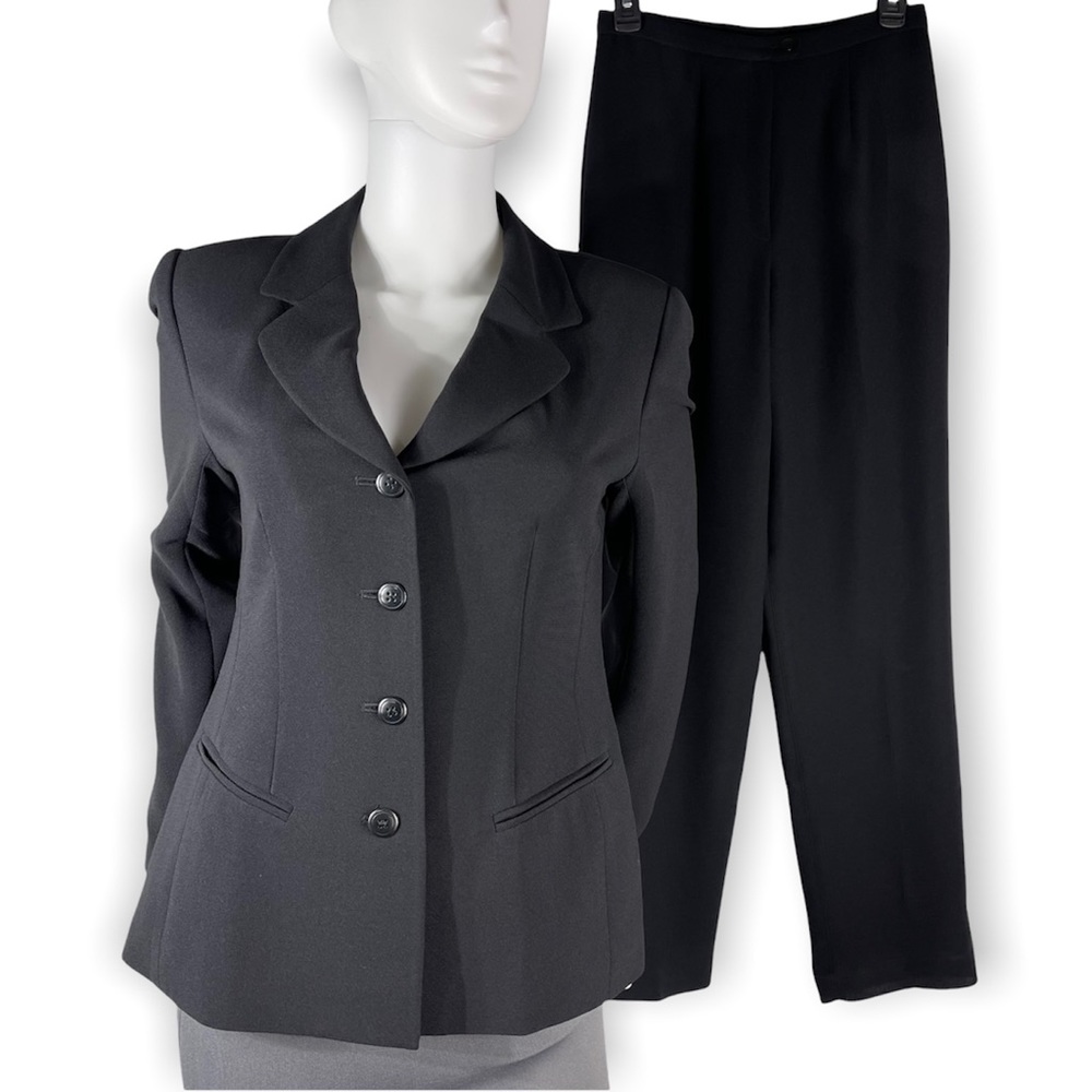 Collectibles Women’s Suit Size 6